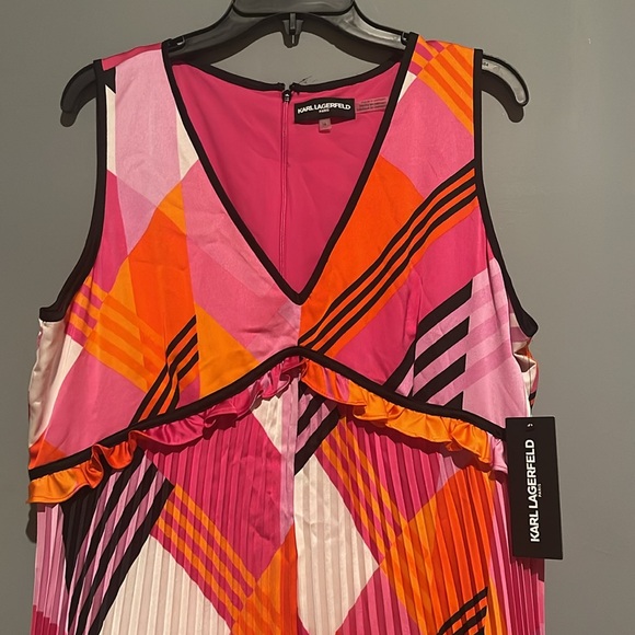 KARL LAGERFELD PARIS
Printed V-Neck Sleeveless Dress - Picture 8 of 11